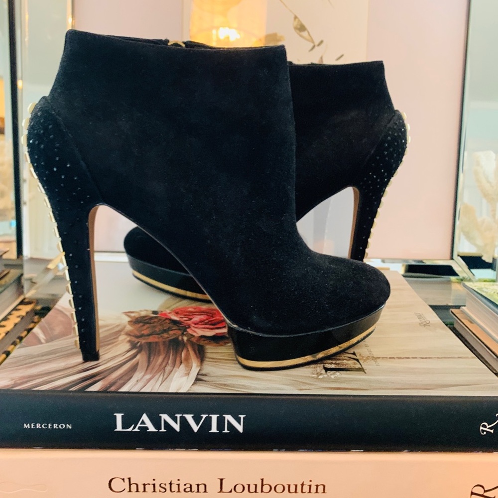 Brand new Vince Camuto Booties